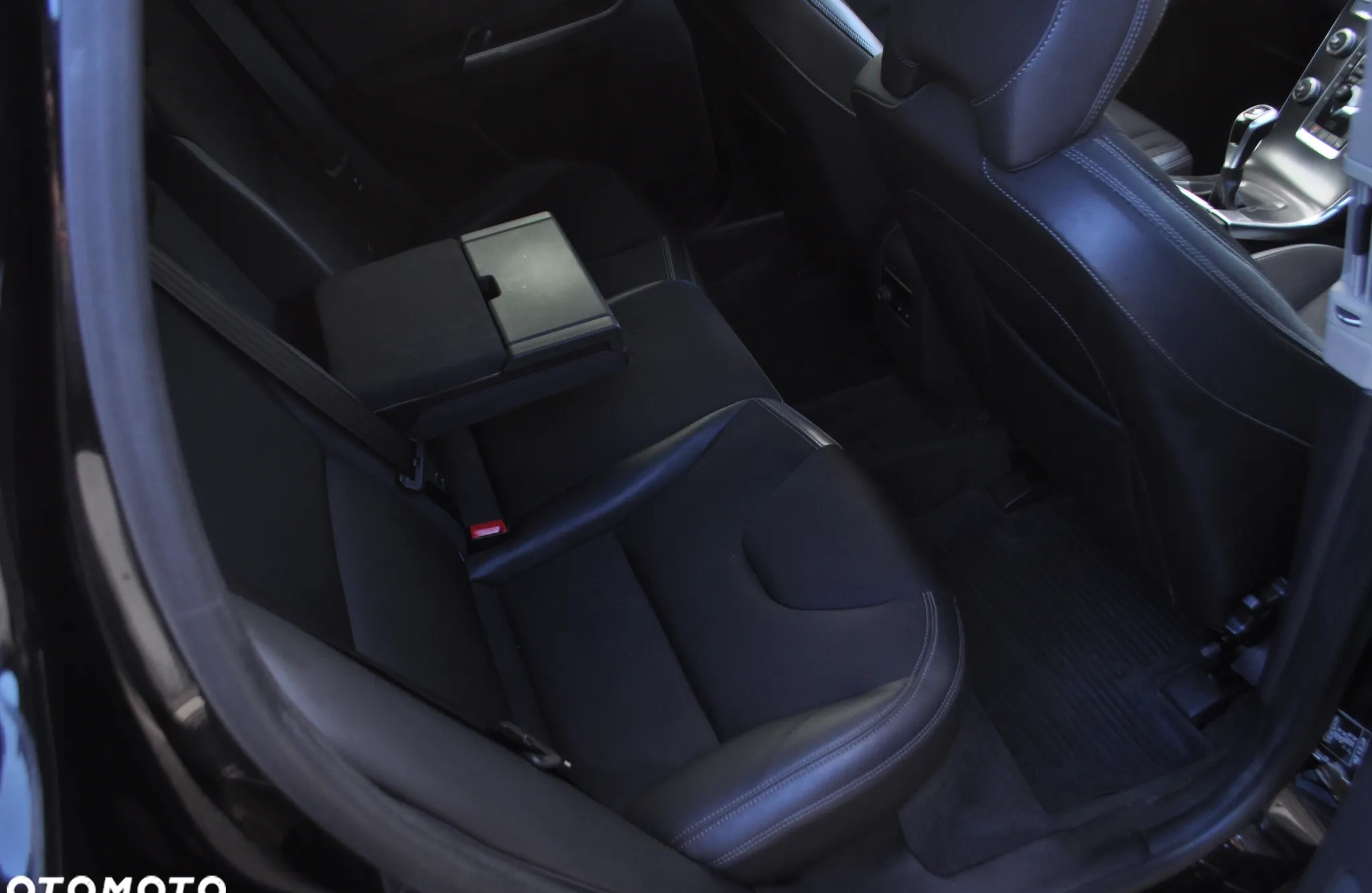 Volvo XC 60 cena 82999 przebieg: 125000, rok produkcji 2016 z Legnica małe 781